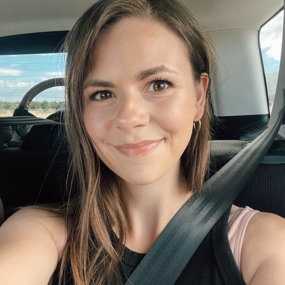 Meet your Posher, Emily - Picture 3 of 5